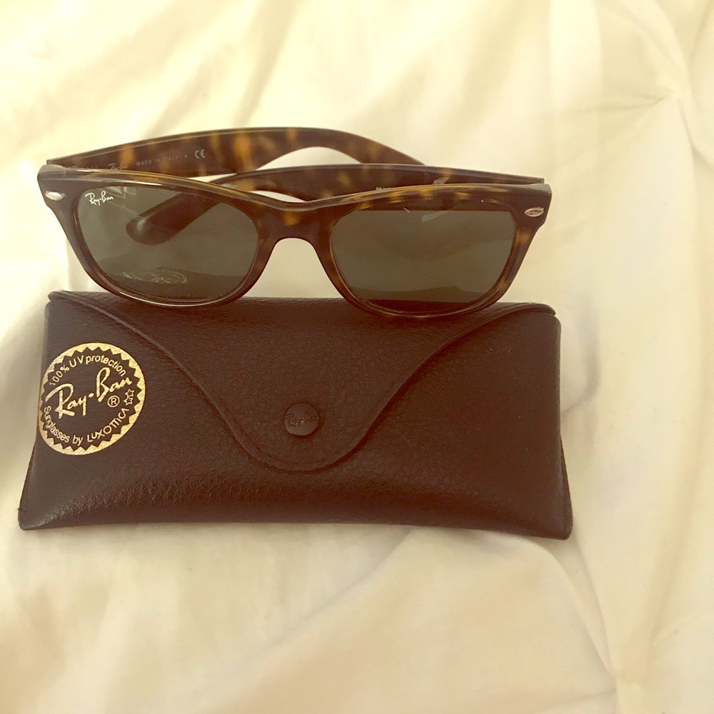 Rayban wayfarers- tortoise shell- small